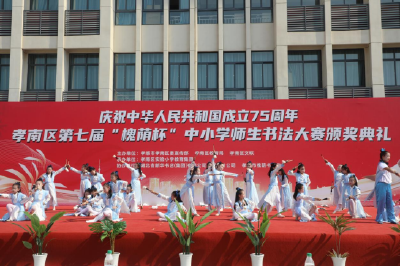挥毫庆国庆 奋进新时代 孝南区200多名“老少书法家”现场挥毫泼墨为祖国献礼