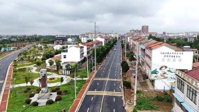 孝感孝南：健康步道施工正酣 路域环境整治添新彩