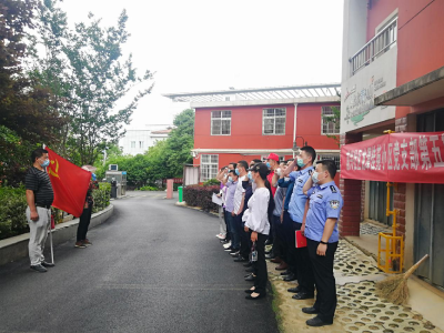 红色党旗进小区  党员服务在身边