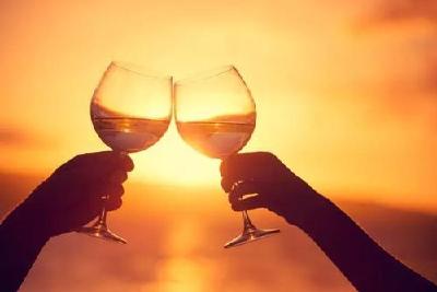王焰：陪爸妈干一杯