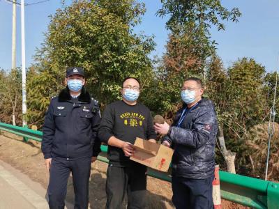 （长江云）村民路边救起“小可爱” 竟是国家二级保护动物