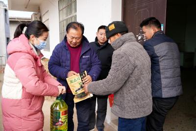 新春佳节送祝福 爱心助残暖人心