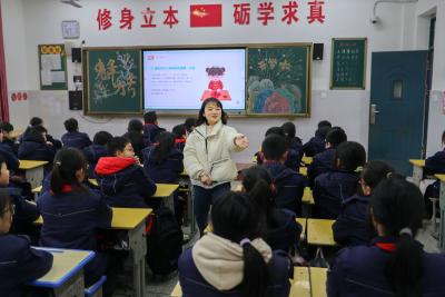 （长江云）又是一年开学季 各中小学“花式”迎新