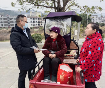 （长江云）咸安区医保局“三办法”提升适老化服务水平