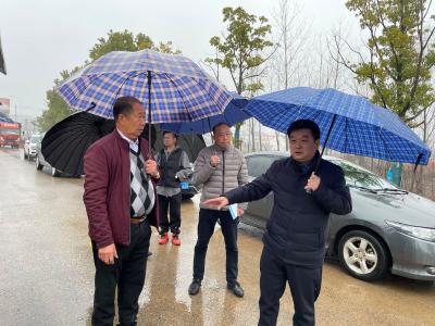 咸安区人大常委会：下沉企业听诉求 现场办公解难题