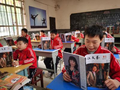 咸宁子龙文武学校：300余名师生用诵读传承红色基因