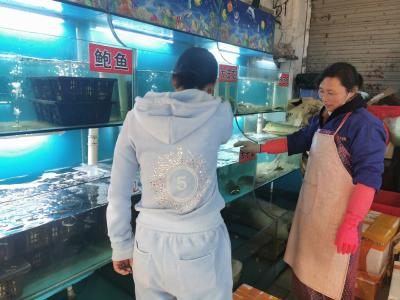 （长江云）上头！“一元海鲜”来了， “虾兵蟹将”价格稳中有降