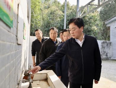 让每个孩子都感受到党和政府的关心和温暖——顾兴旺到桂花镇五爱小学回访