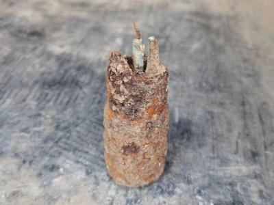 咸安公安集中引爆多枚废旧炮弹
