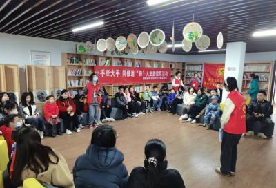 团区委：小手牵大手，同做追“锋”人