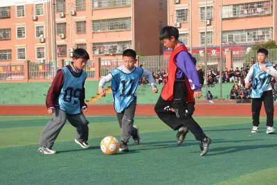 浮山学校：15天足球联赛脉动青春风采