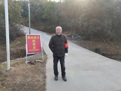 （长江云）吕世昭：“闲不住”的老支书