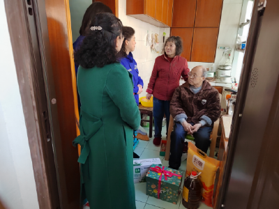 暖春三月学雷锋，志愿精神薪火传