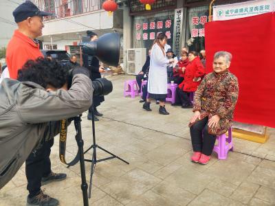 【文明单位在行动】省级文明单位咸安区总工会组织劳模开展学雷锋志愿服务活动