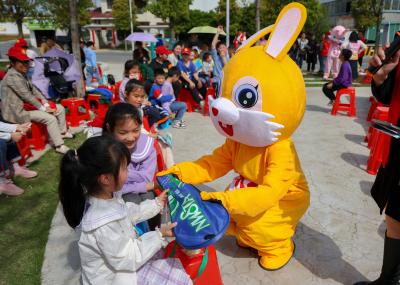 （长江云）组图 | 邻里欢聚共话创文