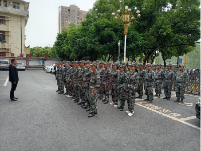 温泉街道组织开展“五一”节前民兵应急演练活动