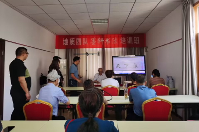 咸宁市首个社区教育书法培训班开班