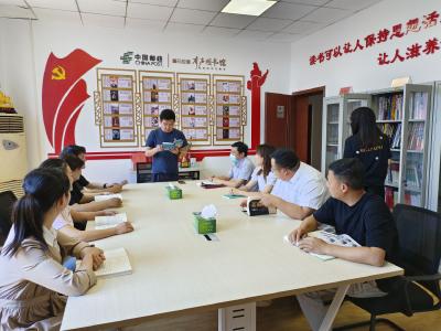 “阅”相伴 “悦”精彩——咸安区邮政公司开展读书会活动