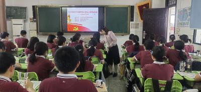习近平新时代中国特色社会主义思想进校园活动走进咸宁高中