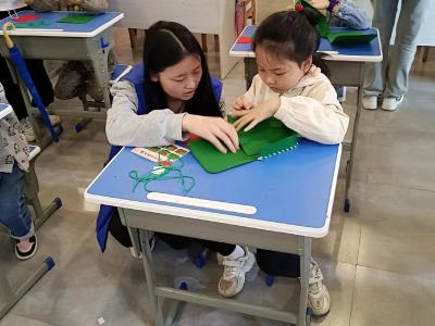 盘泗洲社区：小小红军包，缝满爱国情