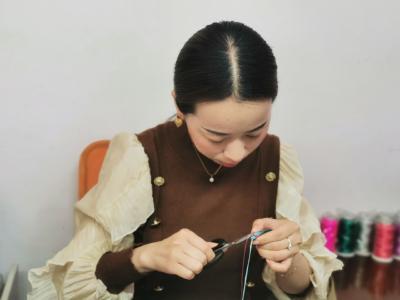 （长江云）咸安：把爱好变成事业！藏在饰品里的诗情画意