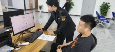 区市场监管局：有事“码上见” 实事“马上办”