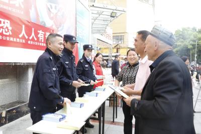 区公安局组织开展全民国家安全教育日宣传活动