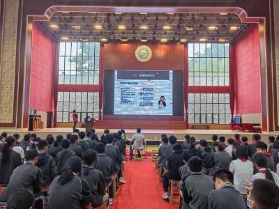 普法宣传进校园 学法护航促成长