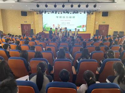 咸宁市青龙山高级中学：举办心理讲座  缓解高考压力
