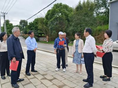 咸安：喜看乡村新变化，退休老干部参观考察乡村振兴成果