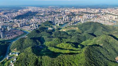 （长江云）组图：依山畔水满城绿