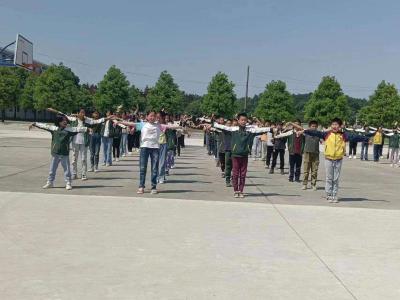 马桥镇麻塘学校：“武”青春风采 扬优秀文化