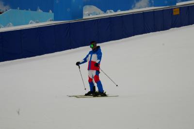 （长江云）咸宁咸安：际华冰雪·香城滑雪馆试运营启幕，今日开板，我们雪上见！