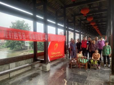 高桥镇王旭村开展“粽情粽意”送祝福包粽子活动