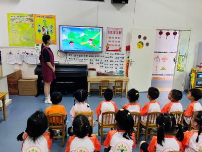 咸安区实验幼儿园：浓情端午节，萌娃学包粽