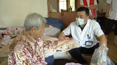 关爱老年人，健康护理“送上门”