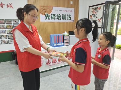 永安街道南山社区：传递书香  温暖童心