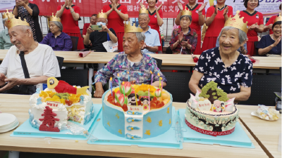 梅园社区：集体生日会 温暖老人心