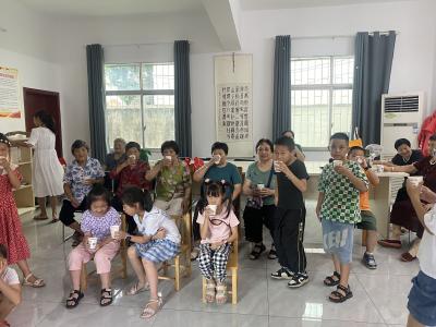 朝阳社区纳凉点居民享“清凉”