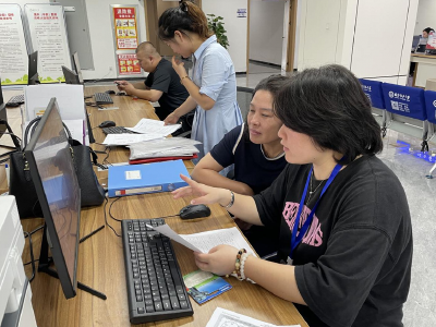 区住建局：快速审批优服务 帮办代办有温度