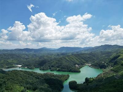 （长江云）咸安：石头山上“致富果” 荒山走出旅游路