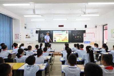 咸宁高新实验外国语学校：开学第一课 安全伴我行
