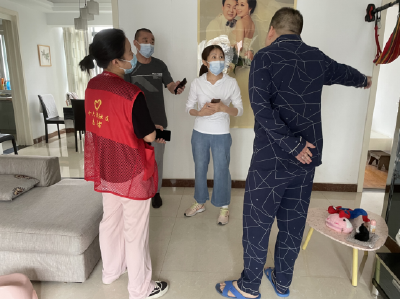 十六潭社区：拆除“小”雨棚 清除“大”烦恼