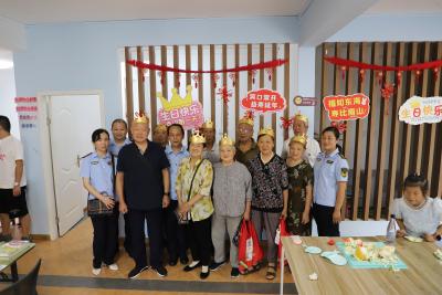孝老爱亲！咸安区市场监管局为高龄老人集体过生日  