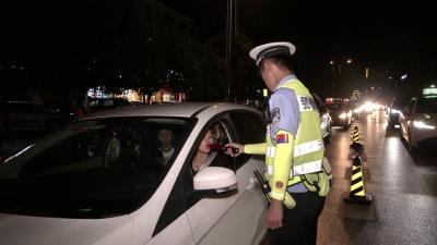 咸安公安开展夏季治安打击整治行动