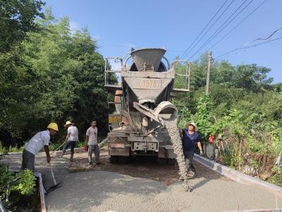 官埠桥镇河背村：修好通村路，温暖群众心