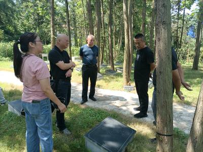 赤壁市民政局到咸安区考察学习公益性公墓建设工作