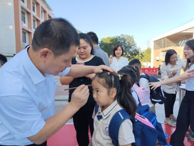 （长江云）咸安：开学啦！朱砂点痣开启新生“读书志”