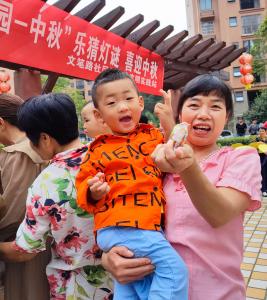 文笔路社区：乐猜灯谜 喜迎中秋