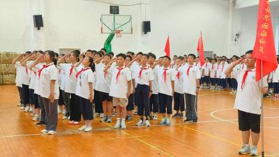 咸宁东方外国语学校：国防教育进校园 点燃少年强国梦 